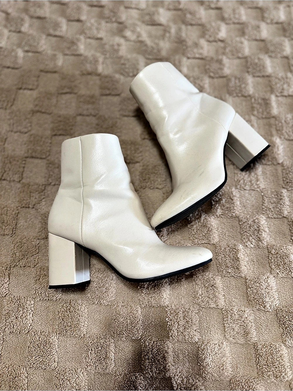 Qupid White Ankle Boots Women’s 6.5 Block Heel Retro Mod Booties